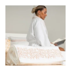 Peignoir De Bain Brodé - Collection FONTAINEBLEAU Finition Col Châle -Literie Magasin peignoir de bain collection fontainebleau 2