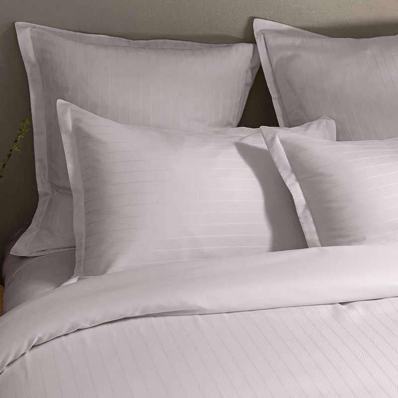 Taie D'Oreiller HARMONIE GRIS PLATINE 100% Satin De Coton 120 Fils/cm² 3 Taie D'Oreiller HARMONIE GRIS PLATINE 100% Satin De Coton 120 Fils/cm²